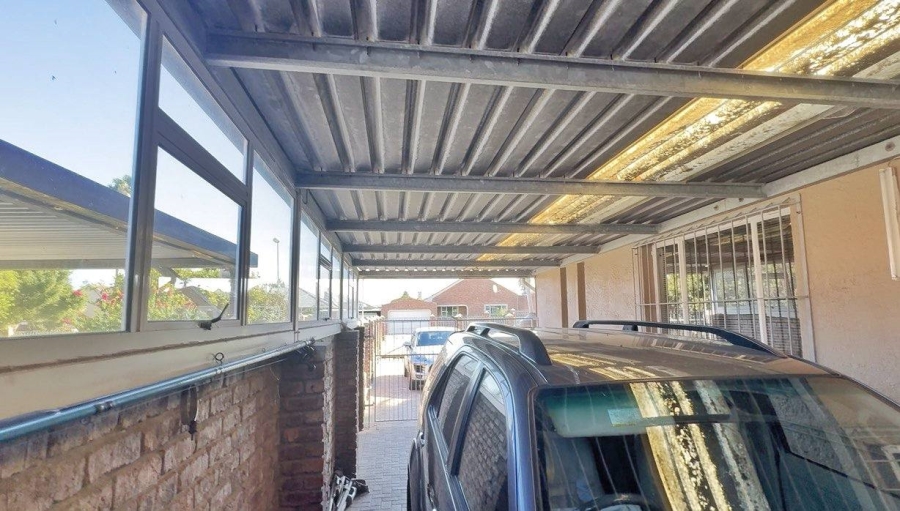 5 Bedroom Property for Sale in Kabega Park Eastern Cape
